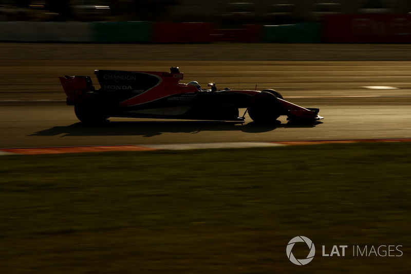 16. Фернандо Алонсо, McLaren MCL32 - 10