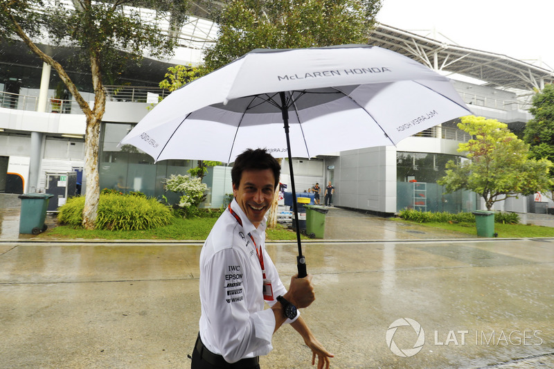 A chuva parecia que ia atrapalhar o último GP da Malásia de F1, mas ela deu uma trégua pouco antes da largada.