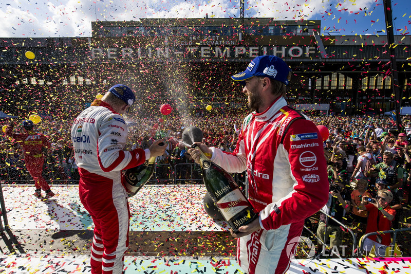 3. Nick Heidfeld, Mahindra Racing y Felix Rosenqvist, Mahindra Racing en el podio