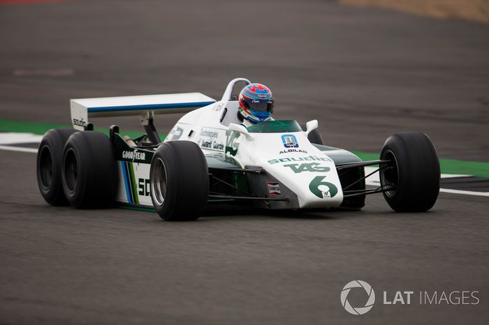 Paul di Resta, en el  Williams FW08B Cosworth 1982 de 6 ruedas coche de F1