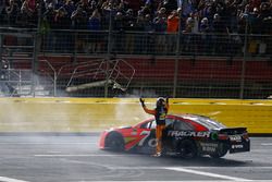 Martin Truex Jr., Furniture Row Racing Toyota, ganador de la carrera