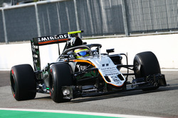 Перес, Sahara Force India F1 VJM09 с системой защиты головы