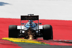 Искры из-под машины Фелипе Массы, Williams FW38