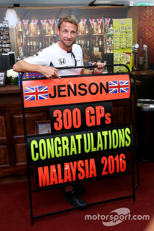 Jenson Button, McLaren Honda celebrates 300 GP