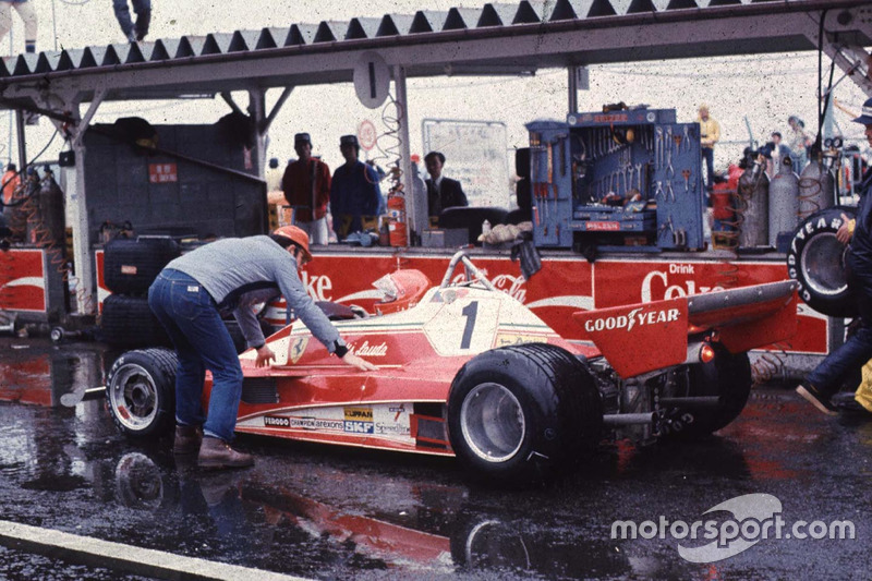 Niki Lauda, Ferrari retires due to heavy rain