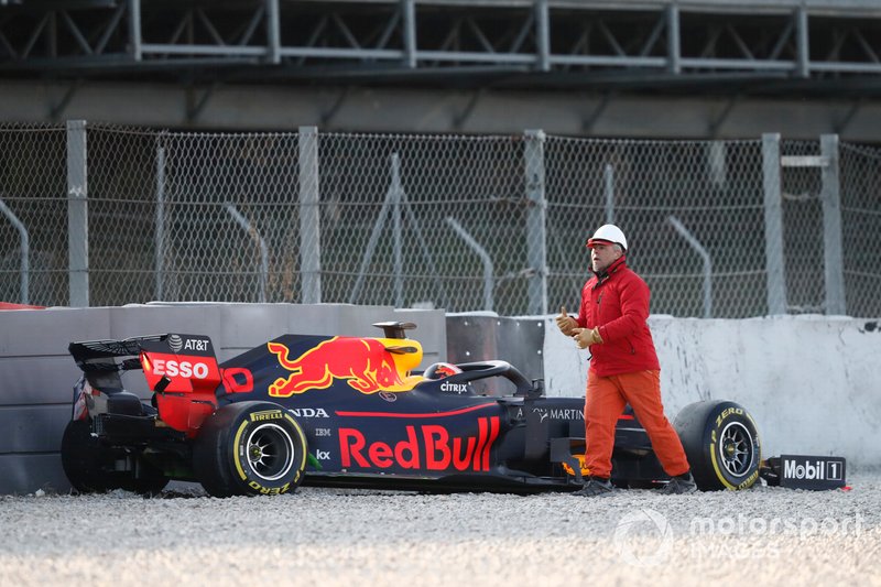 Pierre Gasly, Red Bull Racing RB15, dans les graviers après sa sortie de piste