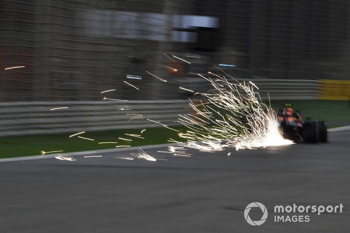 Chispas del coche de Pierre Gasly, Red Bull Racing RB15