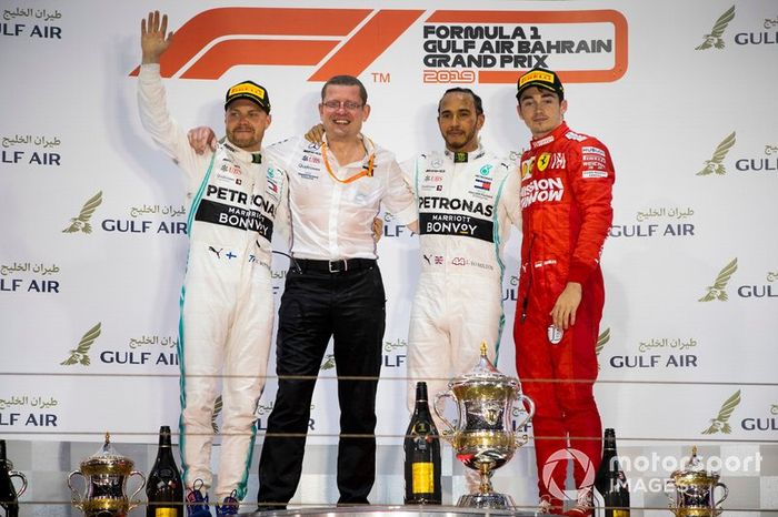 Podio: segundo lugar Valtteri Bottas, Mercedes AMG F1, Andy Cowell, Director General, HPP, Mercedes AMG, ganador Lewis Hamilton, Mercedes AMG F1, y el tercer lugar Charles Leclerc, Ferrari