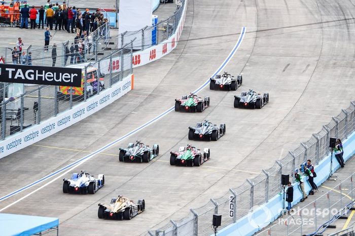 Arrancada Sébastien Buemi, Nissan e.Dams, Nissan IMO1, Stoffel Vandoorne, HWA Racelab, VFE-05, Lucas Di Grassi, Audi Sport ABT Schaeffler, Audi e-tron FE05, Gary Paffett, HWA Racelab, VFE-05, Daniel Abt, Audi Sport ABT Schaeffler, Audi e-tron FE05, Alex Lynn, Panasonic Jaguar Racing, Jaguar I-Type 3, Antonio Felix da Costa, BMW I Andretti Motorsports, BMW iFE.18, Jean-Eric Vergne, DS TECHEETAH, DS E-Tense FE19 