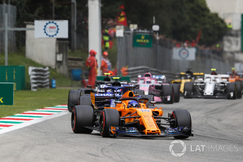 Fernando Alonso, McLaren MCL33, Pierre Gasly, Toro Rosso STR13, Kevin Magnussen, Haas F1 Team VF-18, and Sergio Perez, Racing Point Force India VJM11