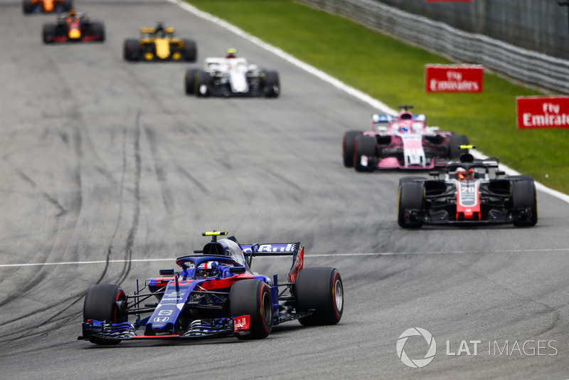Pierre Gasly, Toro Rosso STR13, Kevin Magnussen, Haas F1 Team VF-18, Sergio Perez, Racing Point Force India VJM11, y Charles Leclerc, Alfa Romeo Sauber C37