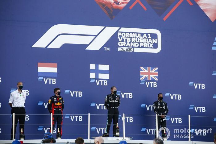 Podio: ganador de la carrera Valtteri Bottas, Mercedes-AMG F1, segundo lugar Max Verstappen, Red Bull Racing, tercer lugar Lewis Hamilton, Mercedes-AMG F1