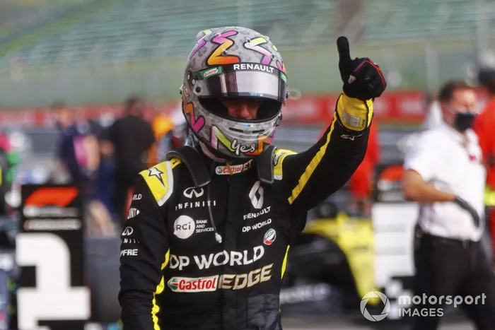 Tercer lugar Daniel Ricciardo, Renault F1 celebra en Parc Ferme 
