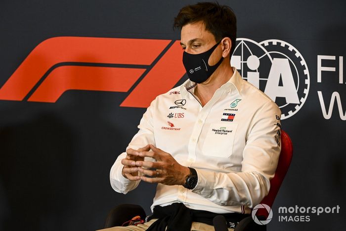 Toto Wolff, Director Ejecutivo Mercedes AMG, en una conferencia de prensa