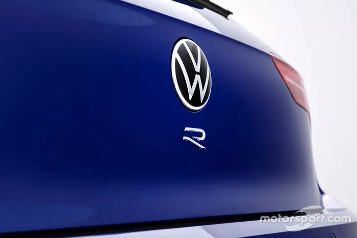 Nuova Volkswagen Golf R