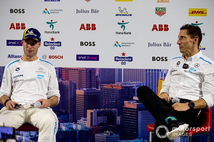 Stoffel Vandoorne, Mercedes-Benz EQ, Ian James, jefe de Mercedes-Benz EQ, en la rueda de prensa de los campeones