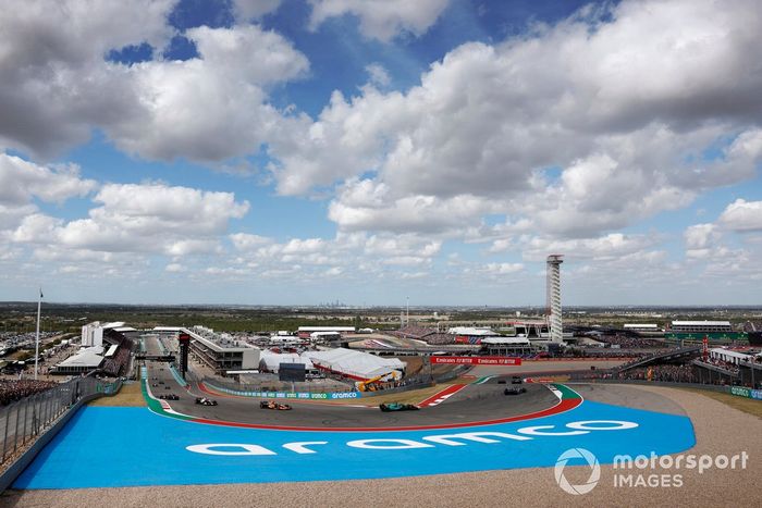 George Russell, Mercedes W13, Lance Stroll, Aston Martin AMR22, Lando Norris, McLaren MCL36