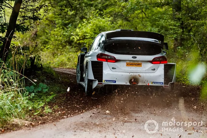 Valtteri Bottas prova la Ford Fiesta WRC del team M-Sport