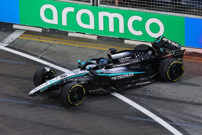 George Russell, accidente de Mercedes
