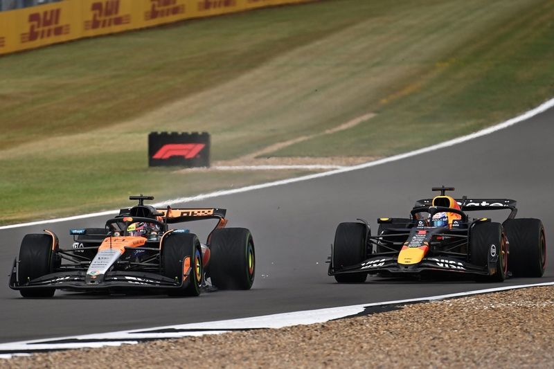 Oscar Piastri, McLaren, Max Verstappen, Red Bull Racing