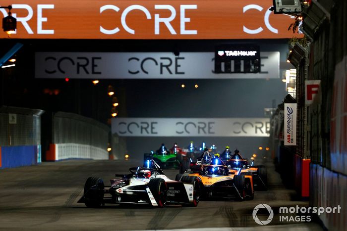 Mitch Evans, Jaguar Racing , Jaguar I-TYPE 6 Jake Hughes, McLaren, e-4ORCE 04