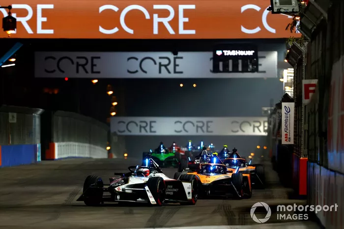 Mitch Evans, Jaguar Racing , Jaguar I-TYPE 6 Jake Hughes, McLaren, e-4ORCE 04
