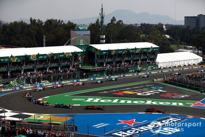 Carlos Sainz, Ferrari F1-75, Charles Leclerc, Ferrari F1-75, Fernando Alonso, Alpine A522