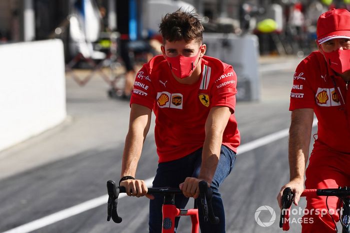 Charles Leclerc, Ferrari en bicicleta