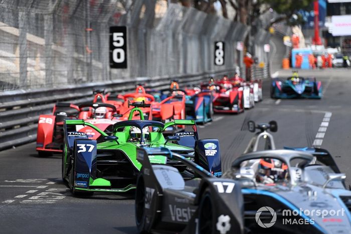 Nyck de Vries, Mercedes-Benz EQ, EQ Silver Arrow 02, Nick Cassidy, Envision Racing, Audi e-tron FE07, Oliver Askew, Andretti Motorsport, BMW iFE.21