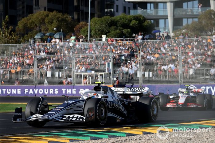 Yuki Tsunoda, AlphaTauri AT03, Mick Schumacher, Haas VF-22