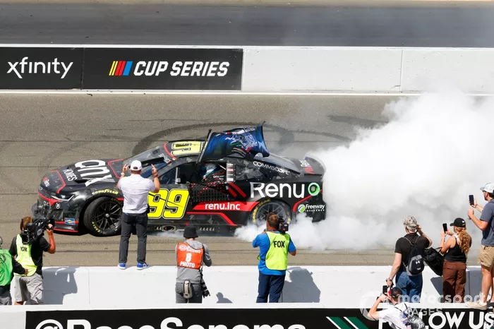 Daniel Suárez, TrackHouse Racing, Onx Homes / Renu Chevrolet Camaro celebra su primera victoria