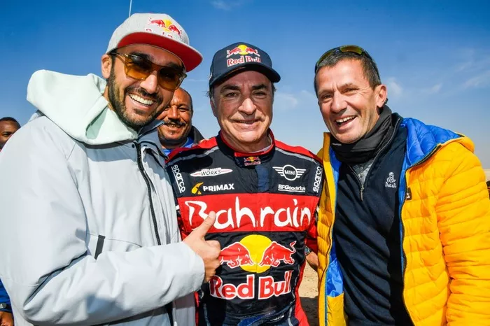 El Príncipe Abdul Aziz bin Turki Al-Faisal, presidente de la Autoridad General de Deportes, Equipo #305 JCW X-Raid: Carlos Sainz, Yann Le Moenner, CEO de ASO