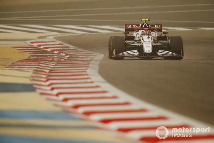15º Antonio Giovinazzi, Alfa Romeo Racing C41, 1:30.760  (con neumáticos C5)