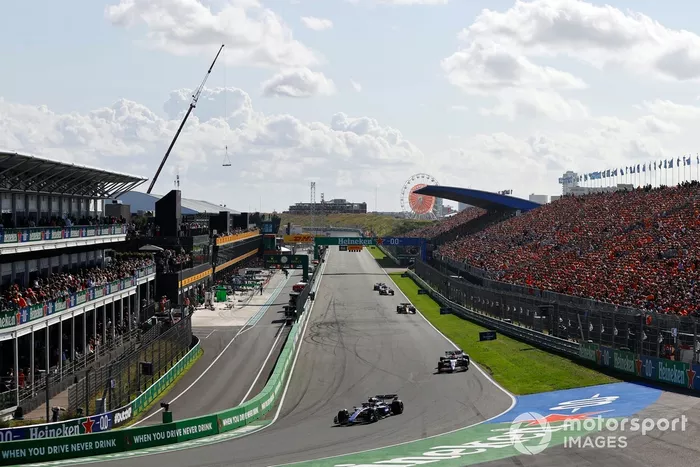 Logan Sargeant, Williams FW46, Yuki Tsunoda, RB F1 Team VCARB 01, Sergio Pérez, Red Bull Racing RB20
