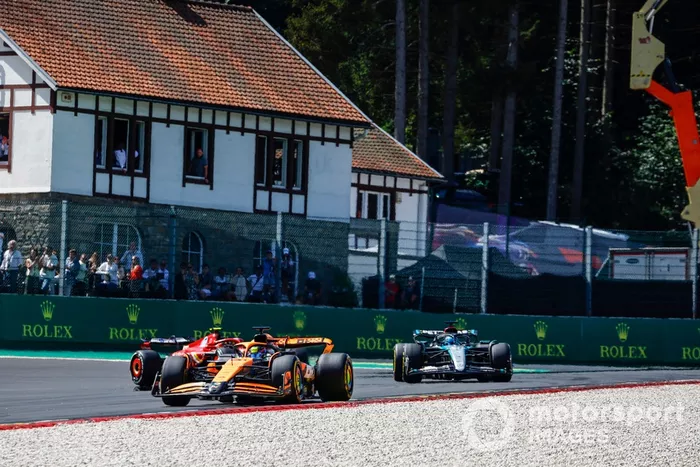 Oscar Piastri, MCL38 McLaren, Carlos Sainz, Ferrari SF-24, George Russell, Mercedes F1 W15