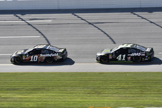 Aric Almirola, Stewart-Haas Racing, Ford Fusion Smithfield Bacon for Life, Kurt Busch, Stewart-Haas Racing, Ford Fusion Monster Energy / Haas Automation