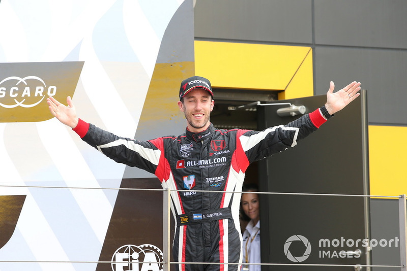 Podio: Ganador de la carrera Esteban Guerrieri, ALL-INKL.COM Münnich Motorsport Honda Civic Type R TCR