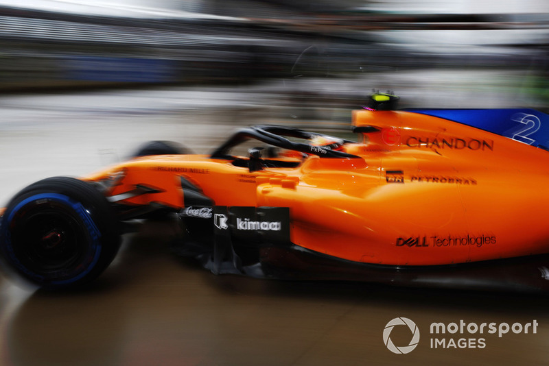 Stoffel Vandoorne, McLaren MCL33, lascia i box