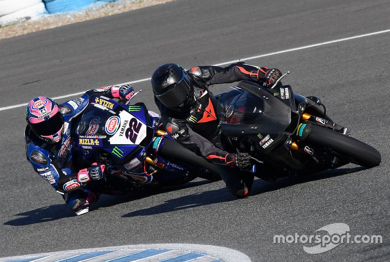 Lewis Hamilton mengetes motor Superbike Yamaha