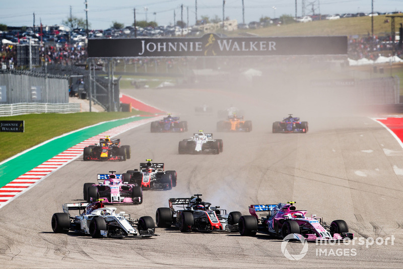 Esteban Ocon, Racing Point Force India VJM11, battles with Charles Leclerc, Sauber C37, and Romain Grosjean, Haas F1 Team VF-18, ahead of Sergio Perez, Racing Point Force India VJM11, Kevin Magnussen, Haas F1 Team VF-18, and the remainder of the field at the start