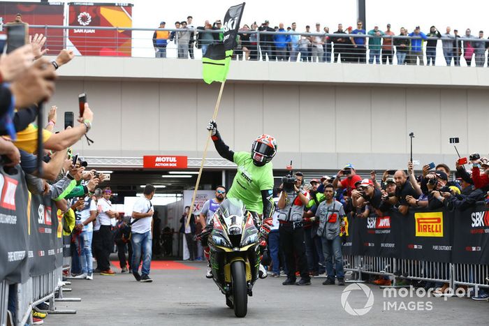 El ganador de la carrera Jonathan Rea, Kawasaki Racing