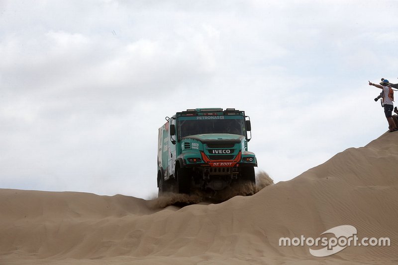#513 Team De Rooy Iveco: Маурік ван ден Гьовель, Мартен ван Рой, Петер Кьойперс
