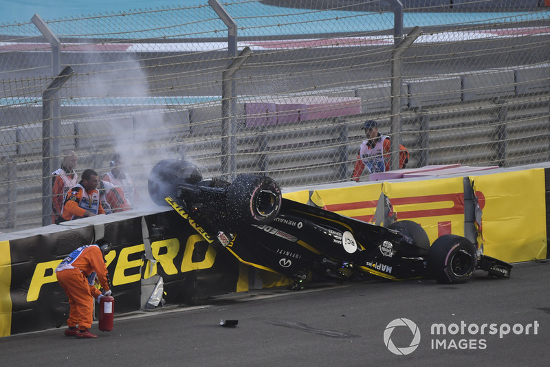 Crash et tonneaux pour pour Nico Hulkenberg, Renault Sport F1 Team R.S. 18