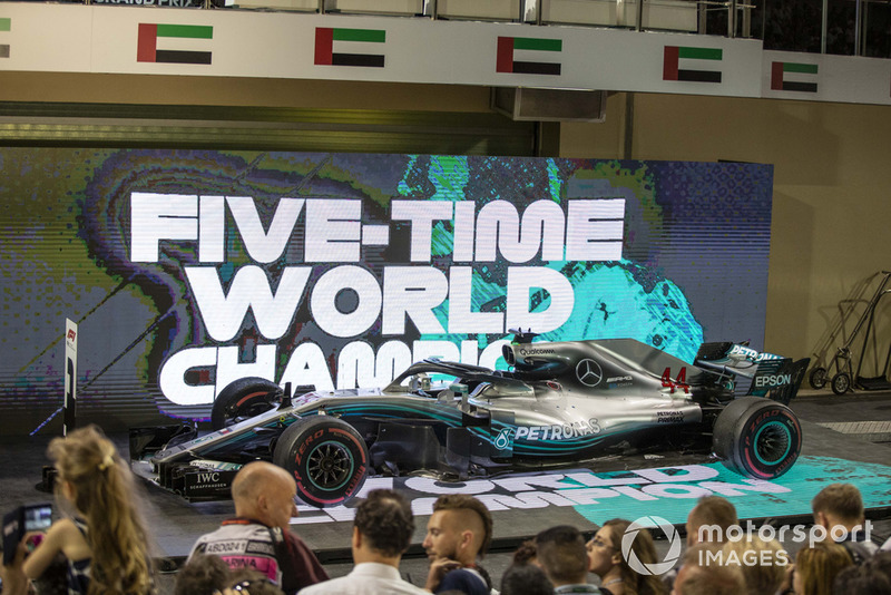La voiture de Lewis Hamilton, Mercedes-AMG F1 W09 dans le parc fermé