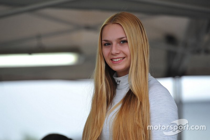 <img class="ms-flag-img ms-flag-img_s1" title="Liechtenstein" src="https://cdn-8.motorsport.com/static/img/cf/li-3.svg" alt="Liechtenstein" width="32" /> Fabienne Wohlwend, 21 años