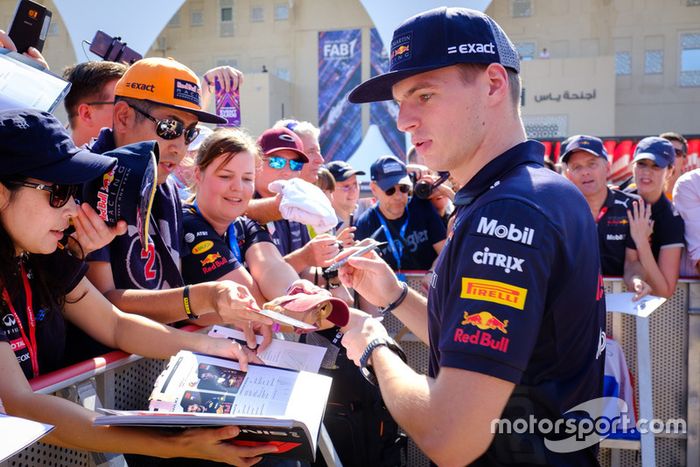 Max Verstappen, Red Bull Racing RB14, fans