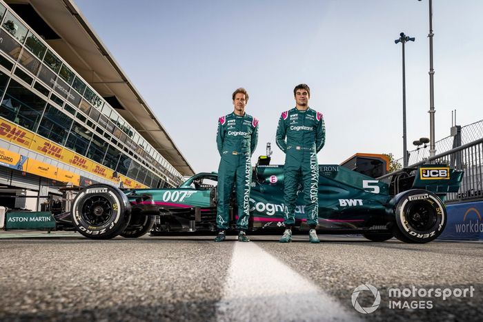Sebastian Vettel (175 cm) y Lance Stroll (182 cm), pilotos de Aston Martin.