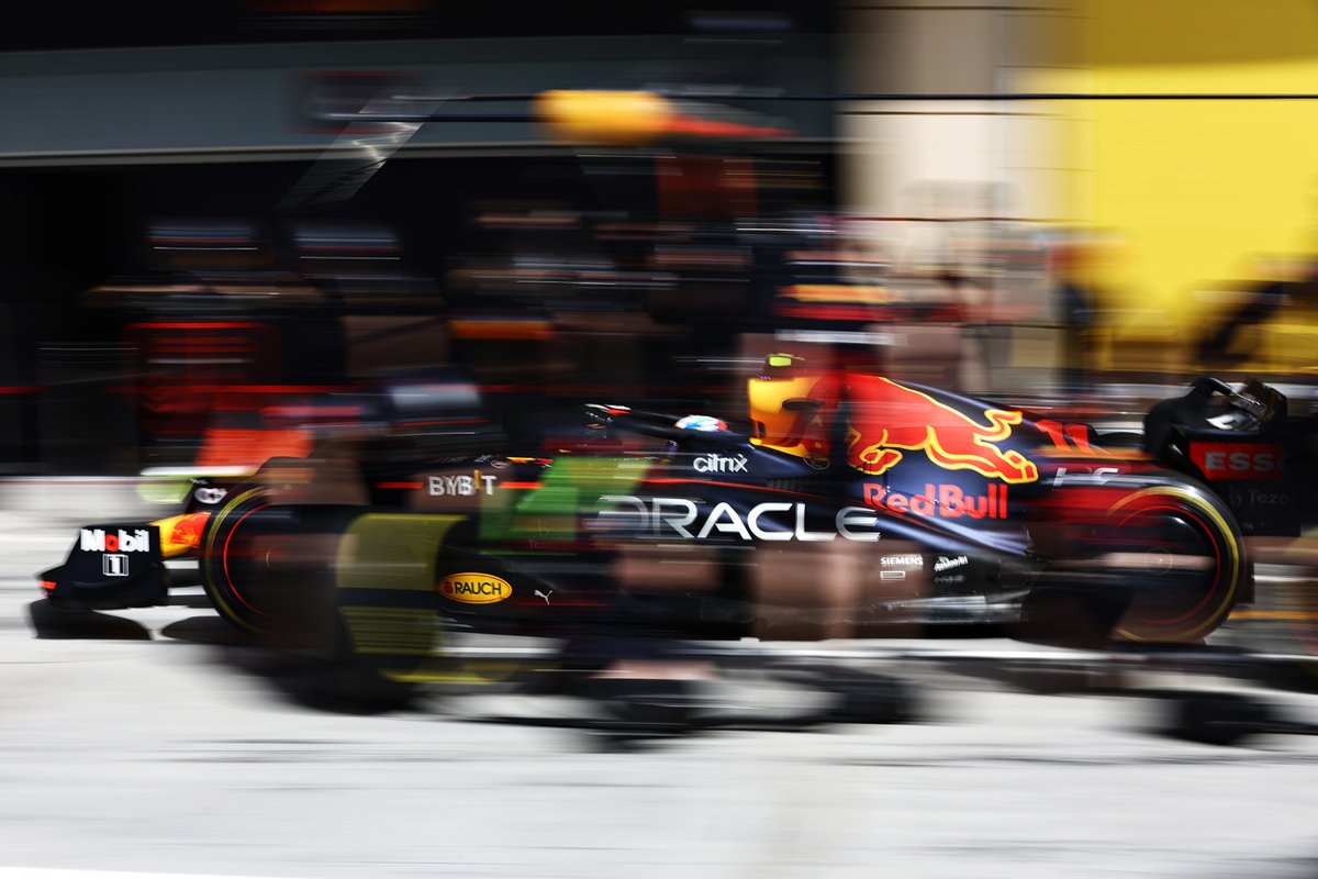 Sergio Perez, Red Bull Racing RB18 makes a pitstop 