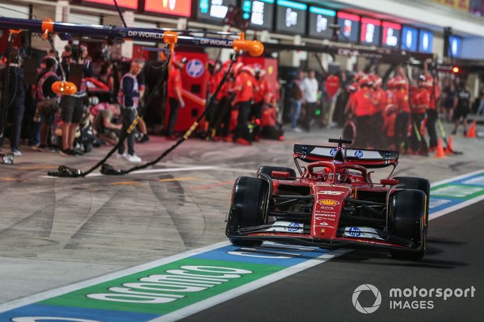 Charles Leclerc, Ferrari SF-24, en boxes 