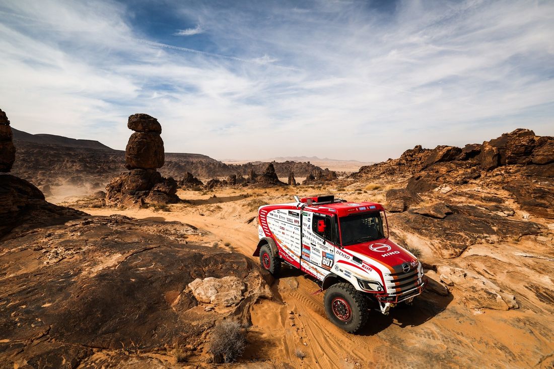 #607 Hino Team Sugawara Hino: Teruhito Sugawara, Hirokazu Somemiya, Yuji Mochizuki